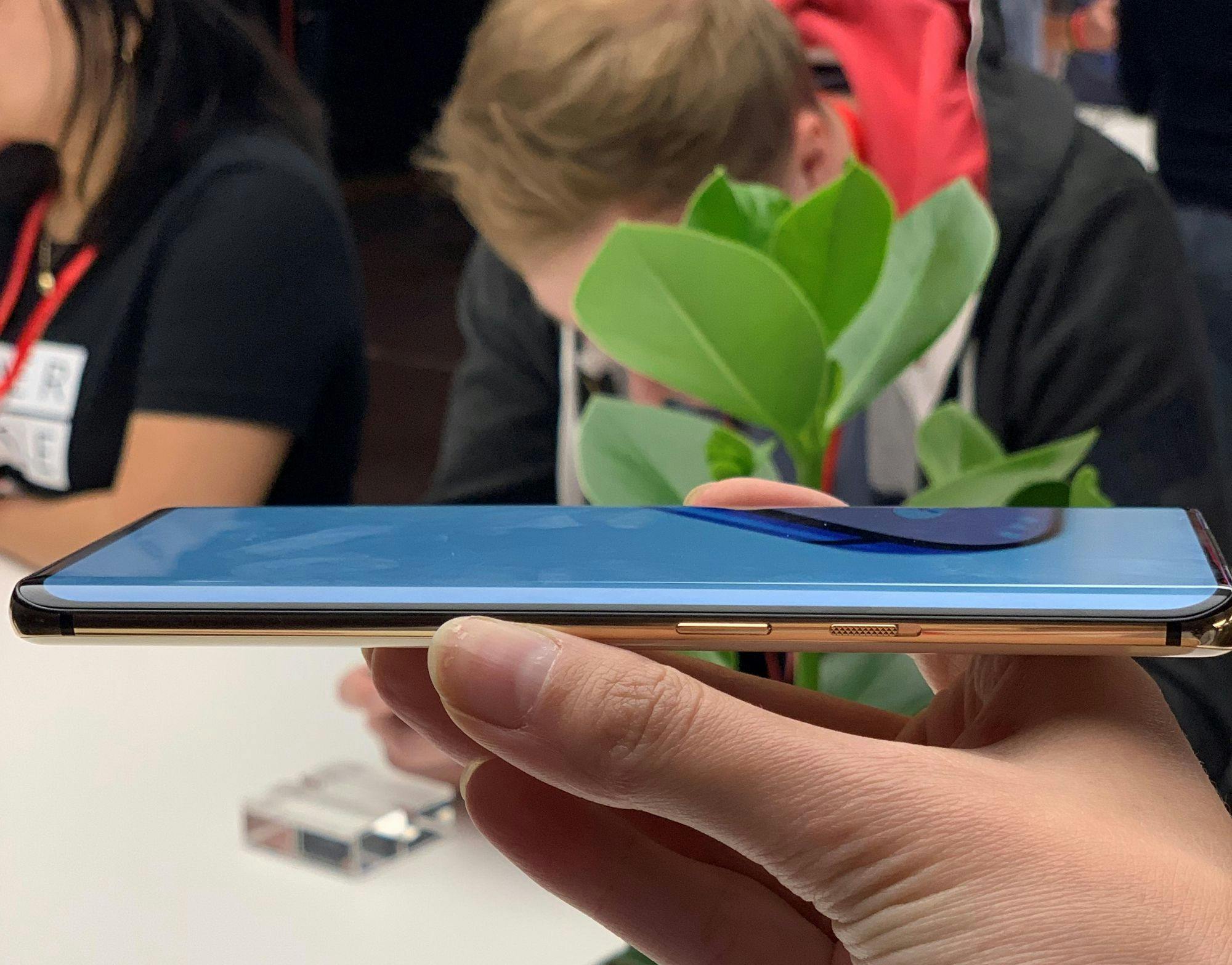 Fluid AMOLED QHD+ 6.67 inch display