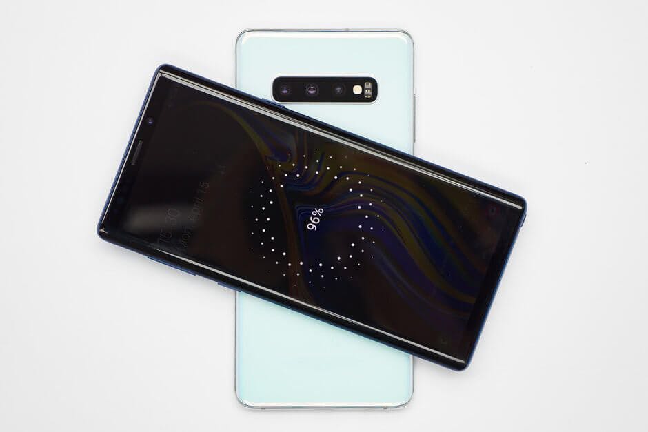 The Samsung Galaxy S10 has the ability to charge other phones / Image Credit: Phone Arena